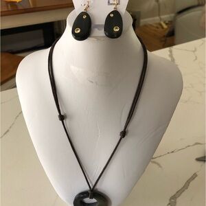 Elegant Black and Gold necklace and earrings set